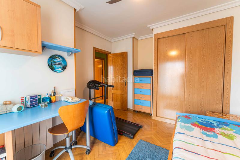 Foto e23c306d-31ca-4176-9c6b-97e4ed78a140. Casa bifamiliare con camino riscaldamento parcheggio piscina in Móstoles