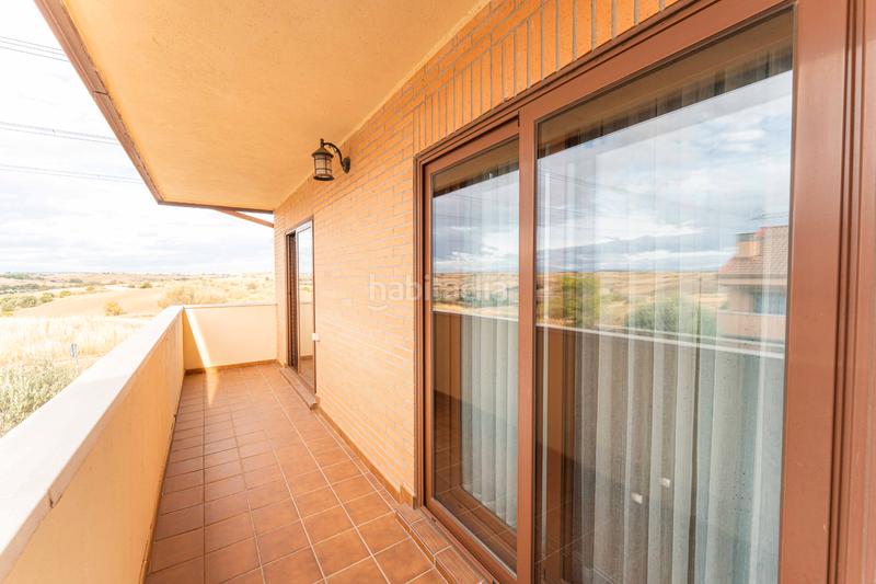 Foto e7e320f0-462f-4ecb-a984-81d5e44f29c3. Casa bifamiliare con camino riscaldamento parcheggio piscina in Móstoles