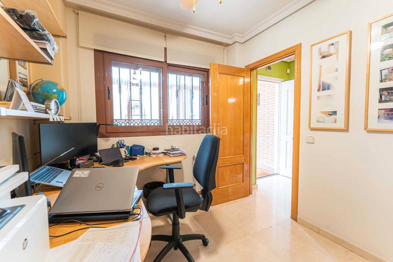 Foto e8f8fe22-80ce-4f56-9581-4569256e4eb7. Casa bifamiliare con camino riscaldamento parcheggio piscina in Móstoles