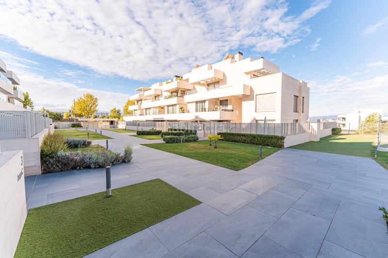 Foto 040d9eb2-2a0a-4ebb-99bf-0bff80094bb7. Rez-de-chaussée avec chauffage parking piscine dans Boadilla del Monte