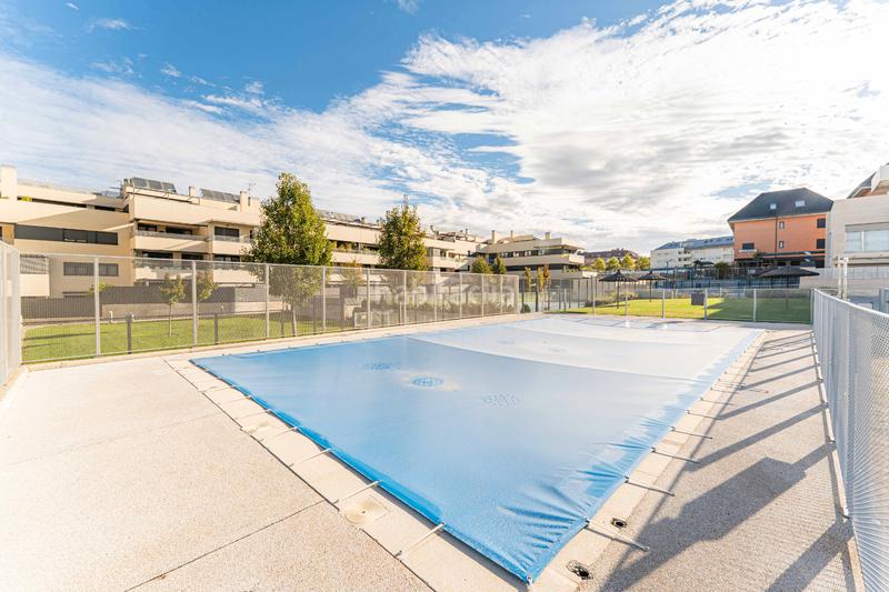 Foto 5c289f9c-66b4-486b-9adb-137d2fd25f3b. Rez-de-chaussée avec chauffage parking piscine dans Boadilla del Monte