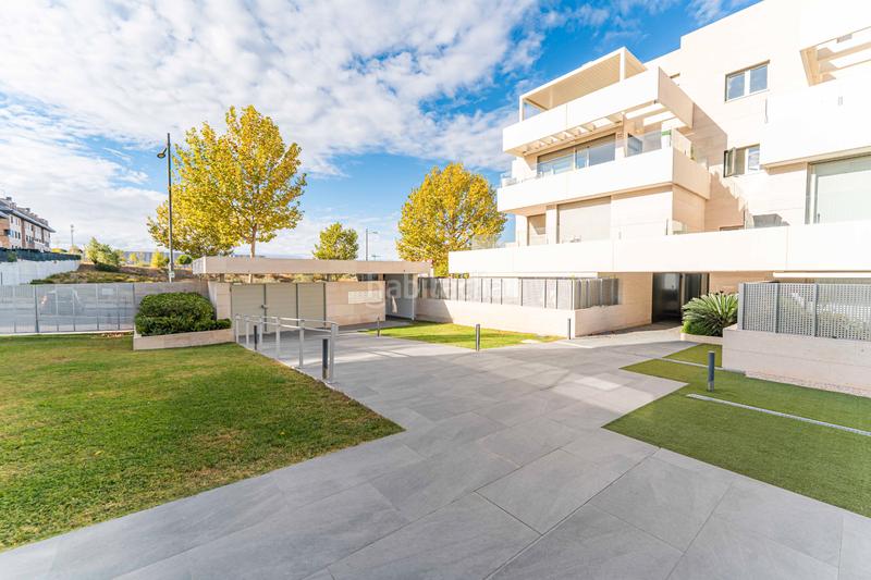 Foto b9bbdd18-d2e8-46bc-a956-3f59a5fdbeb7. Rez-de-chaussée avec chauffage parking piscine dans Boadilla del Monte