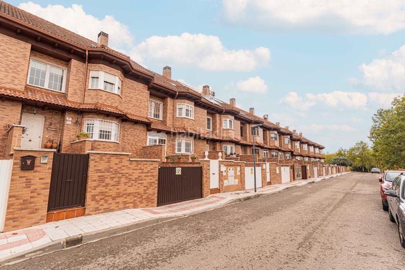 Foto 78d9757f-9f48-4a6f-9dc1-391d98403fb1. Xalet amb calefacció aparcament piscina a El Pijorro Navalcarnero