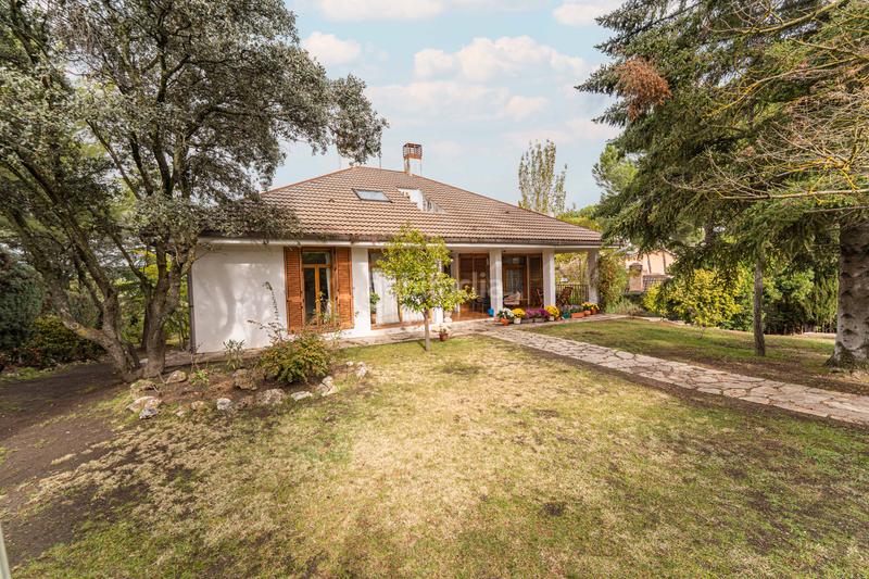 Foto 12d4fddc-ceea-483a-ba41-44950605ff7e. Chalet con camino riscaldamento parcheggio piscina in Boadilla del Monte