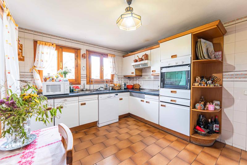 Foto 349c40bf-7b7b-489e-aa78-92871a967084. Chalet con camino riscaldamento parcheggio piscina in Boadilla del Monte