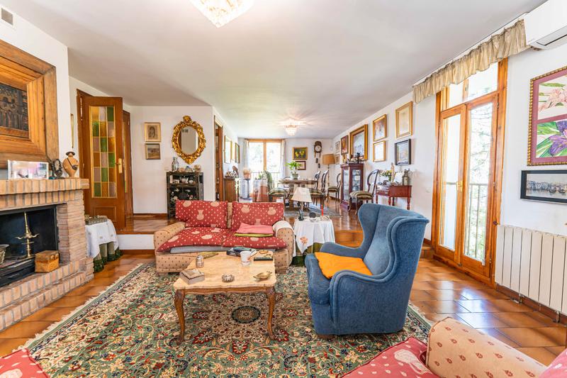 Foto 886bc5f0-1b72-4efb-9934-1611d2b6d7a7. Chalet con camino riscaldamento parcheggio piscina in Boadilla del Monte