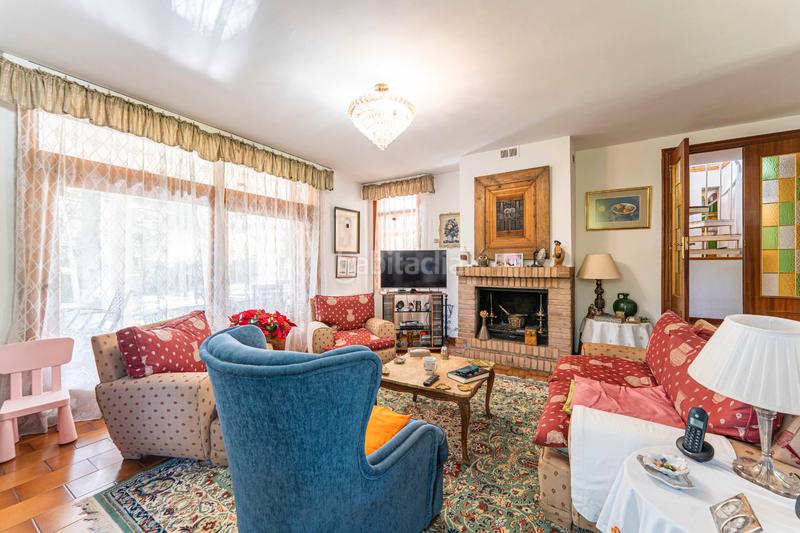 Foto c965e92d-5955-41d0-bd0f-c9acebf39de0. Chalet con camino riscaldamento parcheggio piscina in Boadilla del Monte