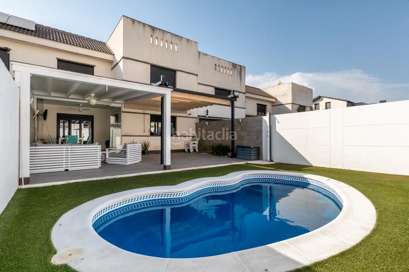 Foto f0032676-bc70-45ce-97d3-1d2314d71f03. Casa adossada amb calefacció aparcament piscina a Arroyomolinos