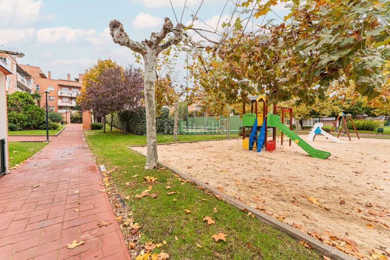 Foto f853cc0d-e4ab-4a91-bdab-f28422c4bfd1. Flat with heating parking pool in Prado de Somosaguas Pozuelo de Alarcón