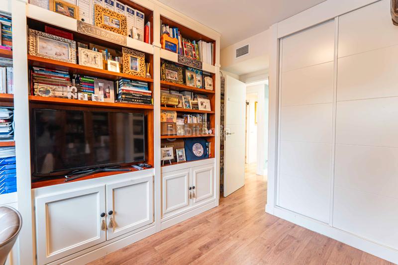 Foto 1c0c28ce-17f2-4047-bf12-ebf2d26a0048. Pis amb xemeneia calefacció aparcament piscina a Boadilla del Monte