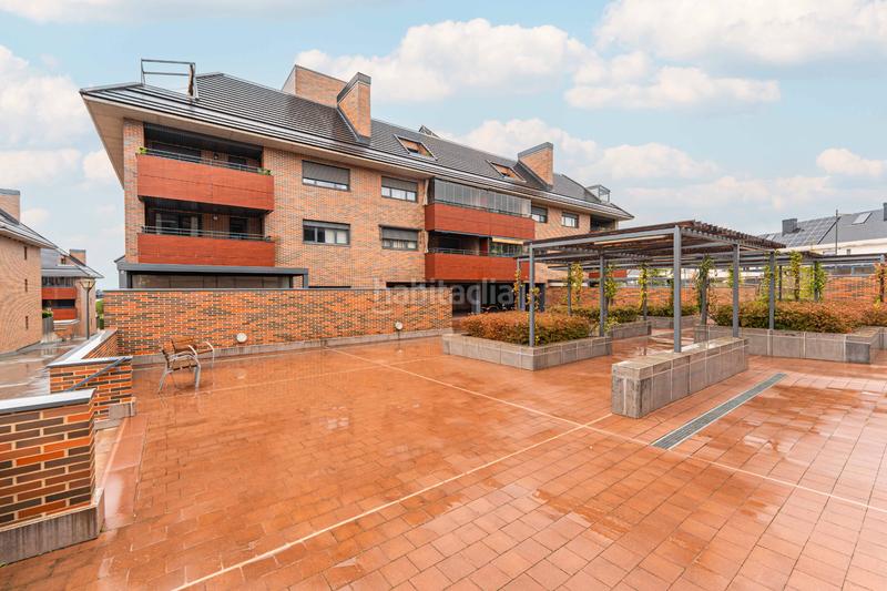 Foto a1c0e770-a138-4a31-b23e-8dad2794b1ac. Pis amb xemeneia calefacció aparcament piscina a Boadilla del Monte