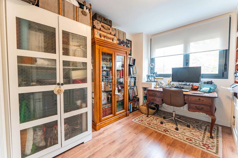 Foto ba56c167-a71e-4e70-9672-0bed6f13e981. Pis amb xemeneia calefacció aparcament piscina a Boadilla del Monte