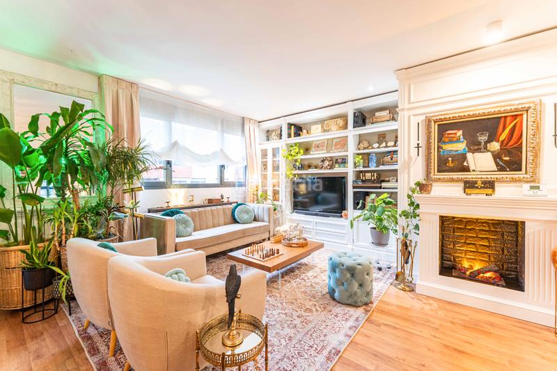 Foto c4b1f7e0-40f3-4302-83f7-cb4a9f5187bc. Pis amb xemeneia calefacció aparcament piscina a Boadilla del Monte