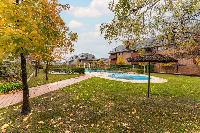 Foto f8690649-1525-4fb5-875e-118a28ca1054. Pis amb xemeneia calefacció aparcament piscina a Boadilla del Monte