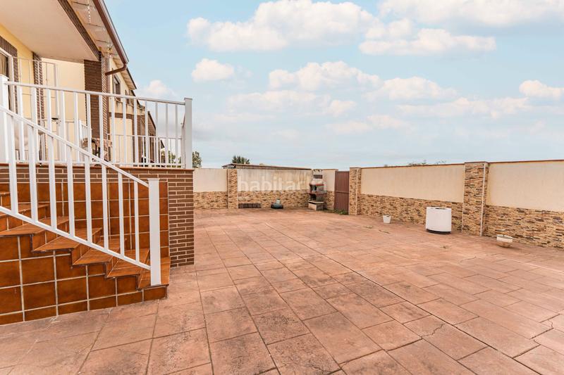 Foto ef967b14-dedb-47f4-b0a0-8e6f15d1dc9c. Chalet  pareado en venta en calle cerezo en Huecas