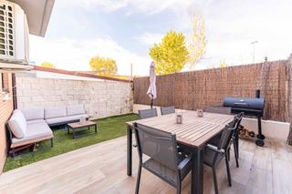 Pis  Calle ruiseñor. ¡capital home vende este expectacular bajo en sevilla la nueva!