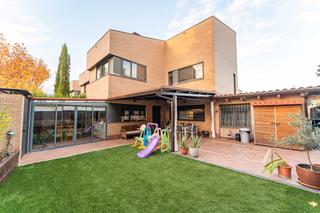 Casa pareada  Calle de ayamonte. Espectacular chalet pareado.