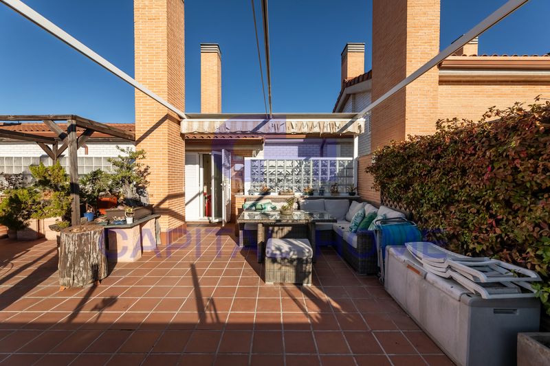 Foto 05551f58-5a1c-403e-9cd9-d33e49672d9c. Àtic amb calefacció aparcament piscina a La Dehesa - El Pinar Navalcarnero