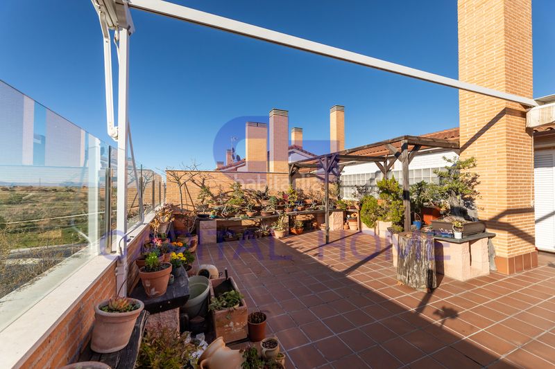 Foto 6696354e-86c8-44c0-8a59-e98d0e6d6aea. Àtic amb calefacció aparcament piscina a La Dehesa - El Pinar Navalcarnero