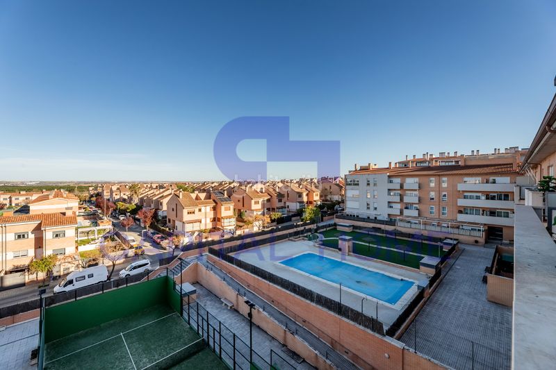 Foto dd112b76-afa9-40d4-86da-aac7239402b2. Àtic amb calefacció aparcament piscina a La Dehesa - El Pinar Navalcarnero
