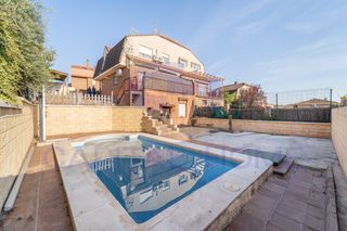 Chalet  Calle cervantes 32. !! capital home sevilla la nueva vende fantastico chalet!!