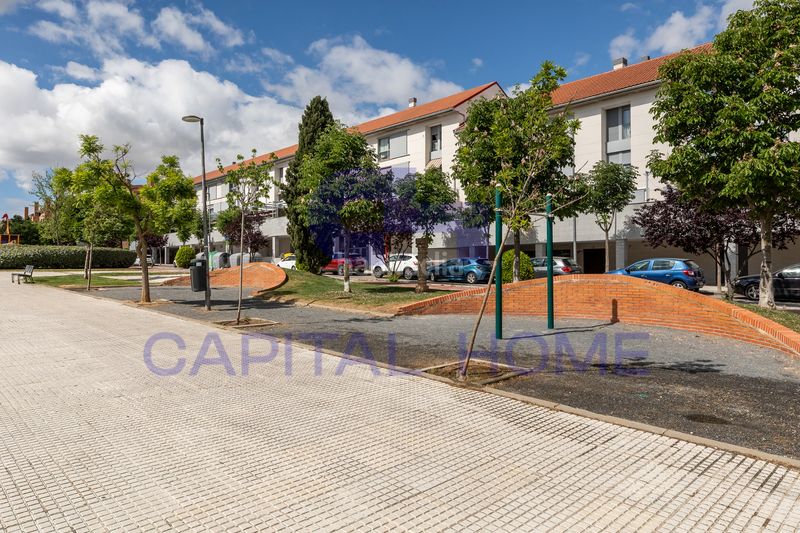 Foto e9d69d4e-27f2-4ca1-ad41-3e615ad6df68. Dúplex amb calefacció aparcament piscina a La Dehesa - El Pinar Navalcarnero