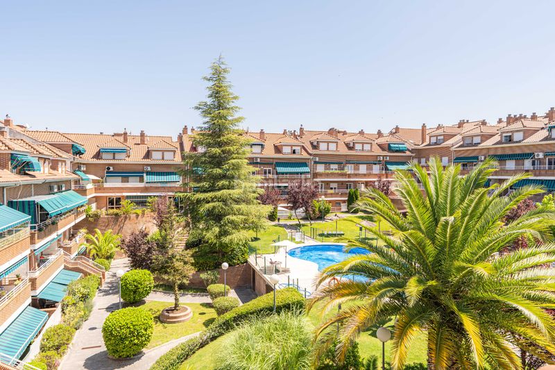 Foto 3fdefbcf-15a4-4be5-b071-8495252161be. Dúplex amb calefacció aparcament piscina a Sevilla la Nueva