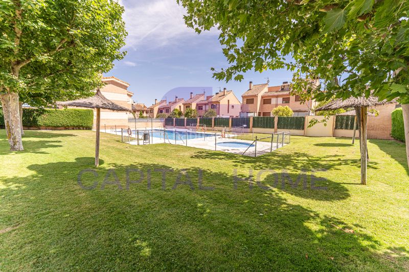 Foto 1416fc21-e057-4880-9ce0-4bba1bb3301b. Casa aparellada amb calefacció aparcament piscina a Navalcarnero