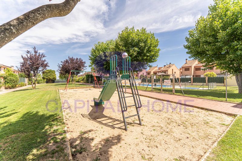 Foto 3ae869a1-c5be-40b6-92d6-e22ffde64eb3. Casa aparellada amb calefacció aparcament piscina a Navalcarnero