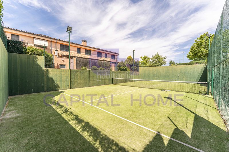 Foto bc6eef93-b250-438a-8f7f-cfb0df201be4. Casa aparellada amb calefacció aparcament piscina a Navalcarnero