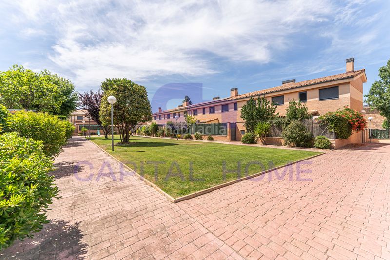 Foto ccb02155-792d-4f43-8851-27b1f803dfa3. Casa aparellada amb calefacció aparcament piscina a Navalcarnero