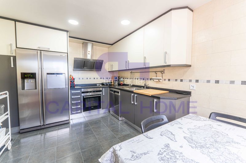 Foto e934f287-3f7d-433f-8eae-ae3195b055b7. Casa aparellada amb calefacció aparcament piscina a Navalcarnero