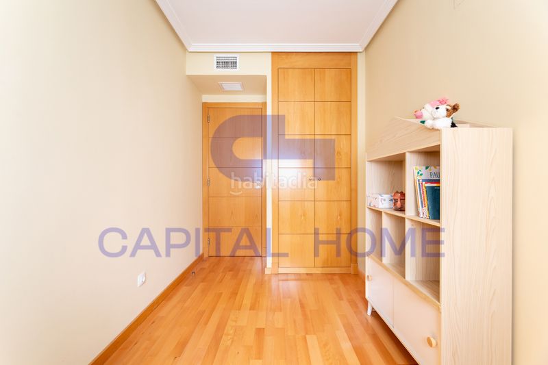 Foto 1a5c6b92-8c4a-418d-aa09-c75129acd3e7. Pis amb calefacció piscina a Cuatro Vientos Madrid