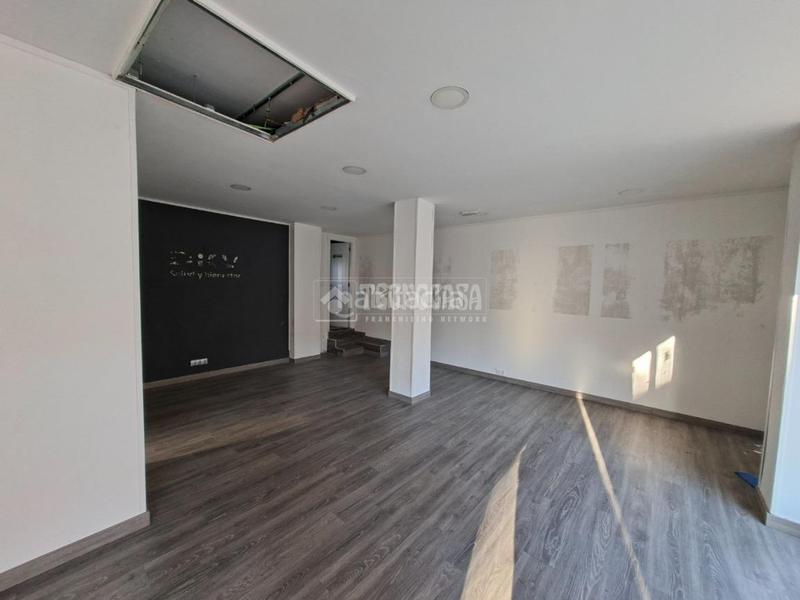 Foto 430ada11-b90f-4582-bb16-48f53489bb68. Local comercial a Zarzaquemada Leganés