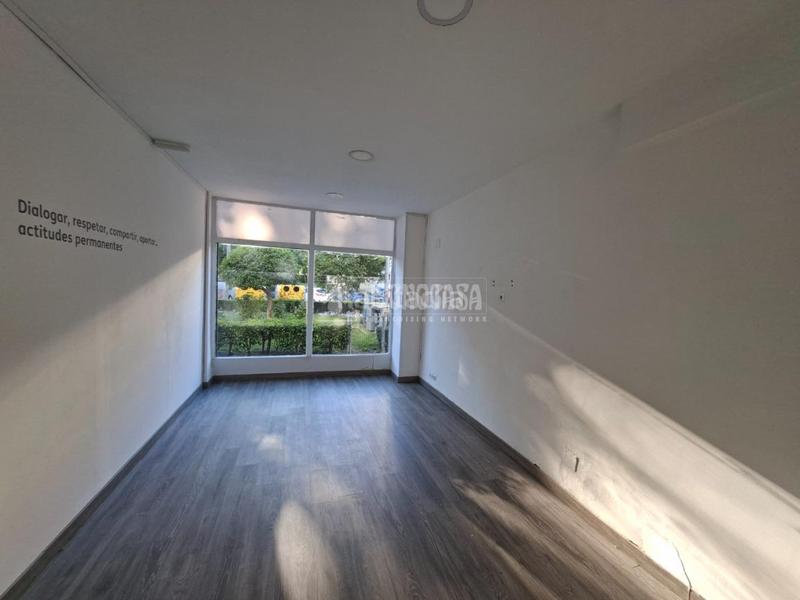 Foto 80b9eda8-3479-428f-8353-34adee5b11f3. Local comercial a Zarzaquemada Leganés