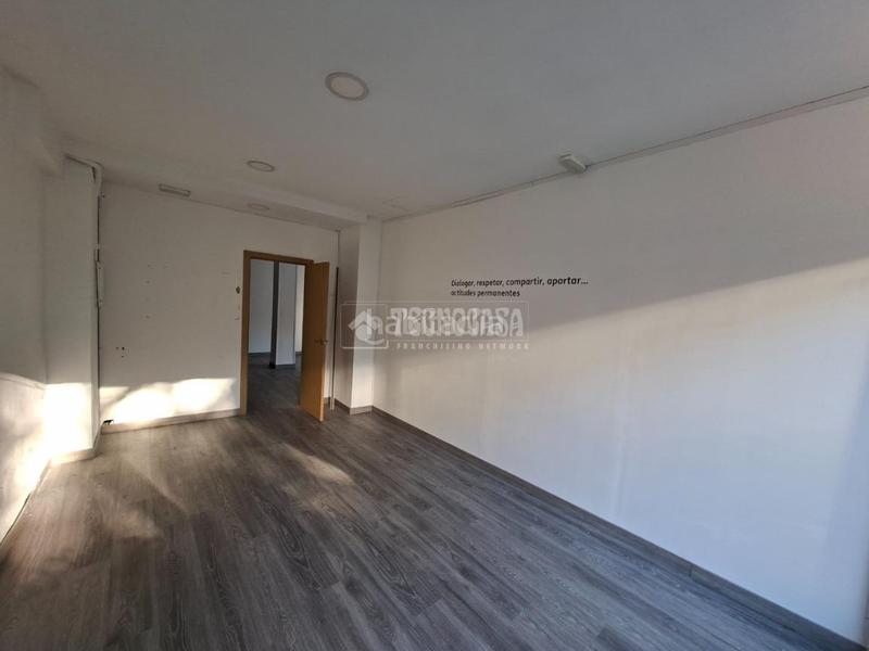 Foto a8ff281c-5e6e-4085-a0ec-a4c34f6fc85b. Local comercial a Zarzaquemada Leganés