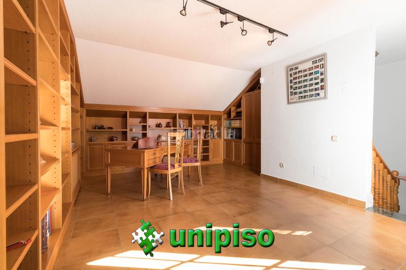 Foto 5cd3dec9-f566-44bd-96b5-2c94cb6e1540. Casa adossada amb calefacció aparcament piscina a Leganés