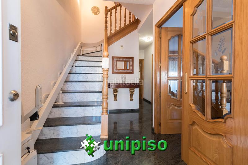 Foto e2a45d34-c469-4581-b6a3-e9fba32c25a9. Casa adossada amb calefacció aparcament piscina a Leganés
