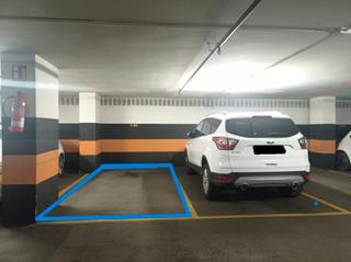 Aparcament cotxe  Carrer del riu de l'or. Plaza de parking con vigilancia