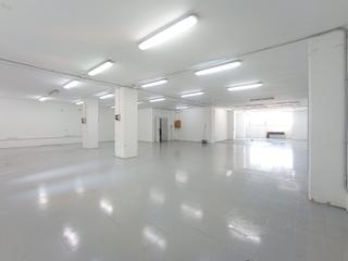 Location Bureau  Carrer del crom. Oficina/almacén en alquiler en zona industrial hospitalet