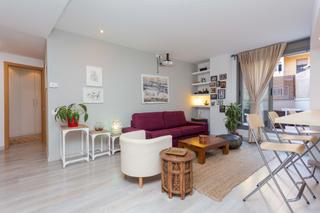 Rent Flat  Carrer de bac de roda. Precioso piso con terraza en bac de roda