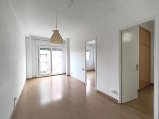 Rent Flat  Carrer del cardenal reig. Piso sin amueblar en les corts
