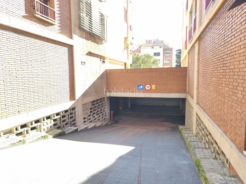 Foto 27bb4f03-b067-4c34-b50b-2e085466f856. Aparcament cotxe a Tres Torres Barcelona