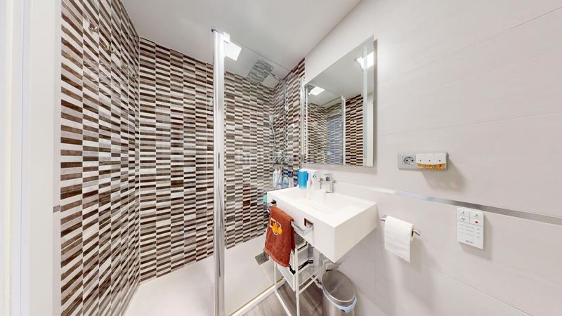 Foto 5578302e-a521-4cf9-bf78-7245576b2888. Pis a Entrevías Madrid