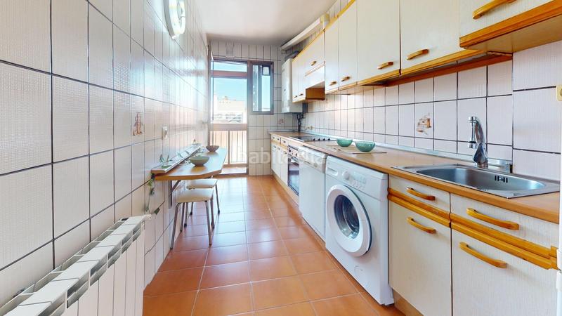 Foto f2ece8b5-6361-4265-923e-6703f5db397e. Pis amb calefacció aparcament a Numancia Madrid