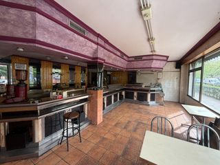 Lloguer Local Comercial  Avenida de pablo neruda. Alquiler de bar con salida de humos en pablo neruda