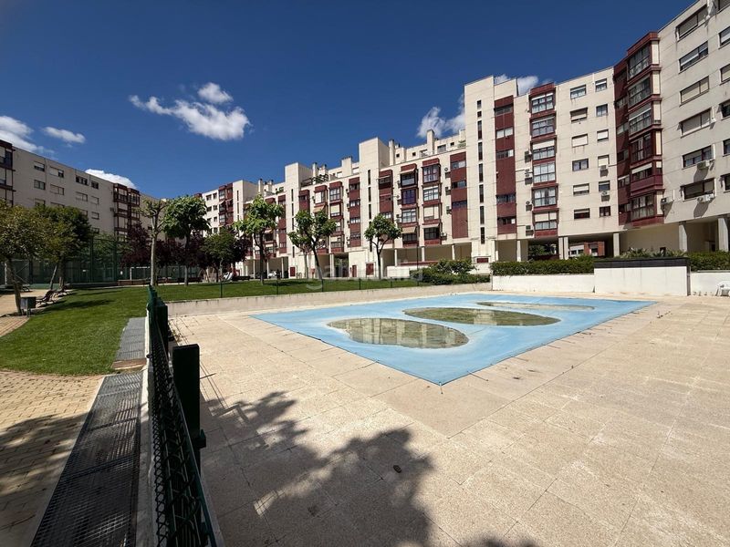 Foto 220c63fc-a59e-4045-a04d-73e53c3d71e5. Pis amb aparcament piscina a Valdebernardo-Valderribas Madrid