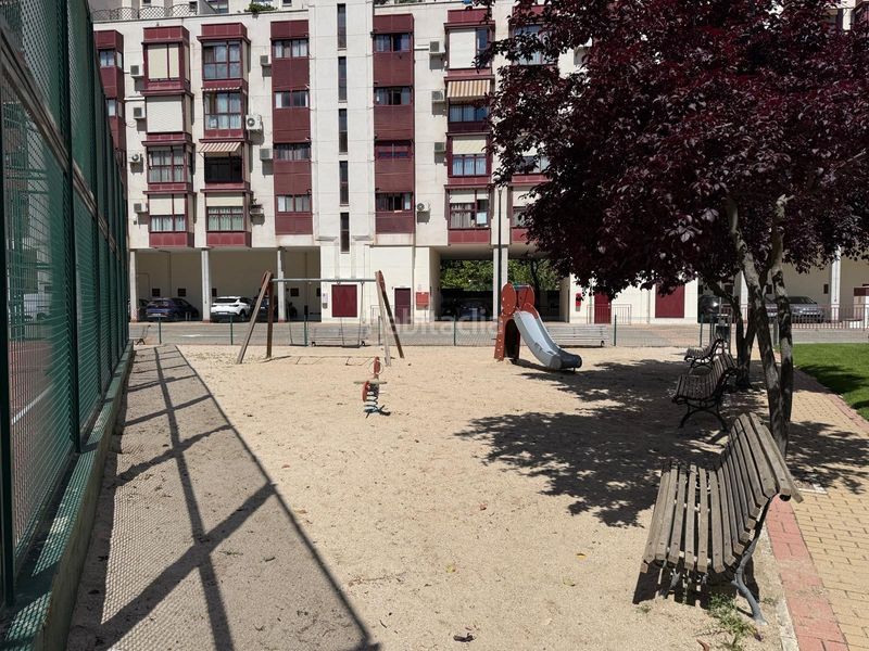 Foto c381eb7f-75ea-41f0-9945-ab43fbb4410b. Pis amb aparcament piscina a Valdebernardo-Valderribas Madrid