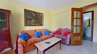 Appartement  Calle enrique velasco. Oportunidad única en madrid! piso para reformar con terraza