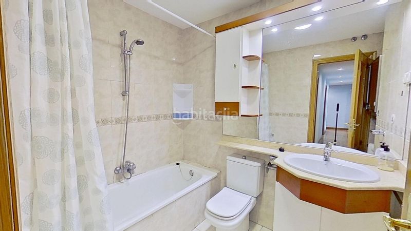 Foto 2c0b12af-77a5-44a3-9867-89a012a1d56e. Pis amb piscina a Centro Getafe